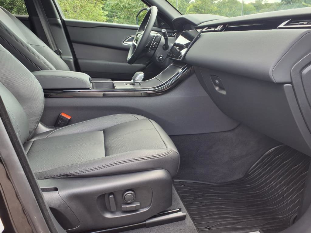Certified 2025 Land Rover Range Rover Velar Dynamic SE image 3