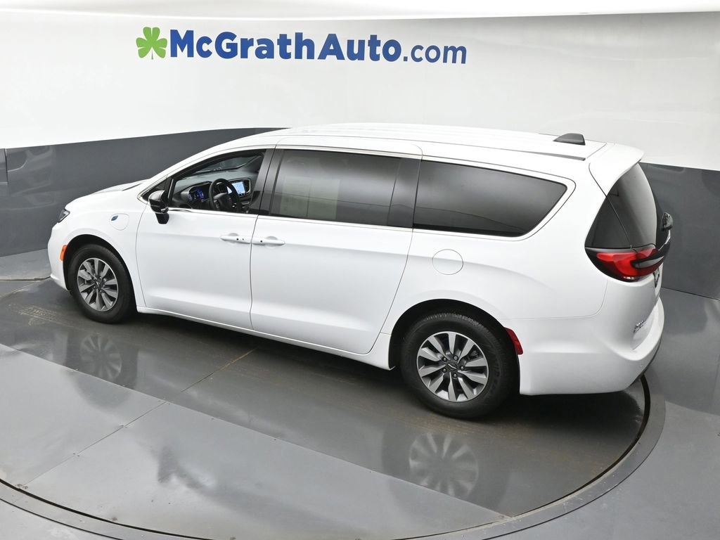 Used 2025 Chrysler Pacifica Select image 24