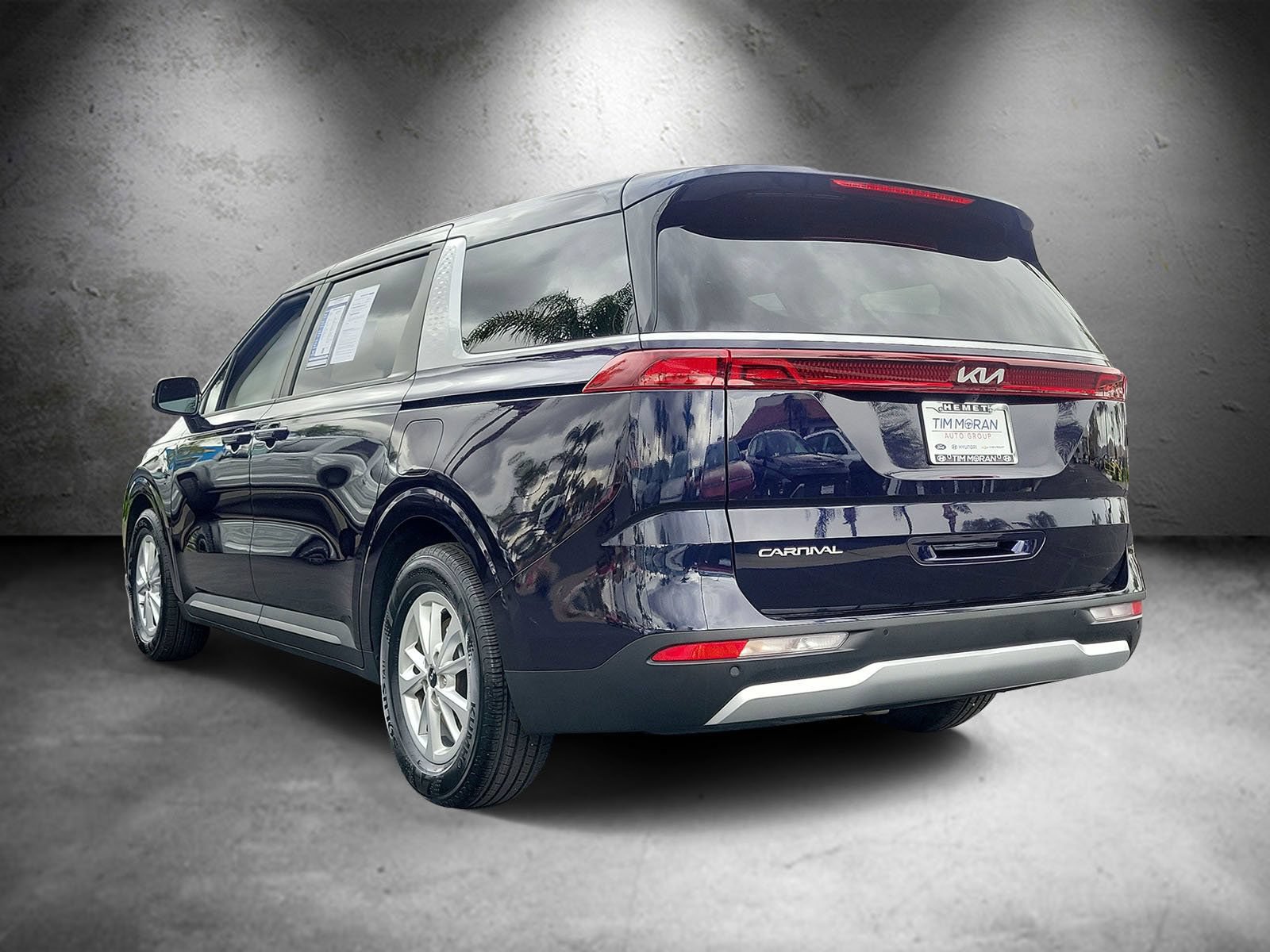 Used 2024 Kia Carnival LX FWD image 4