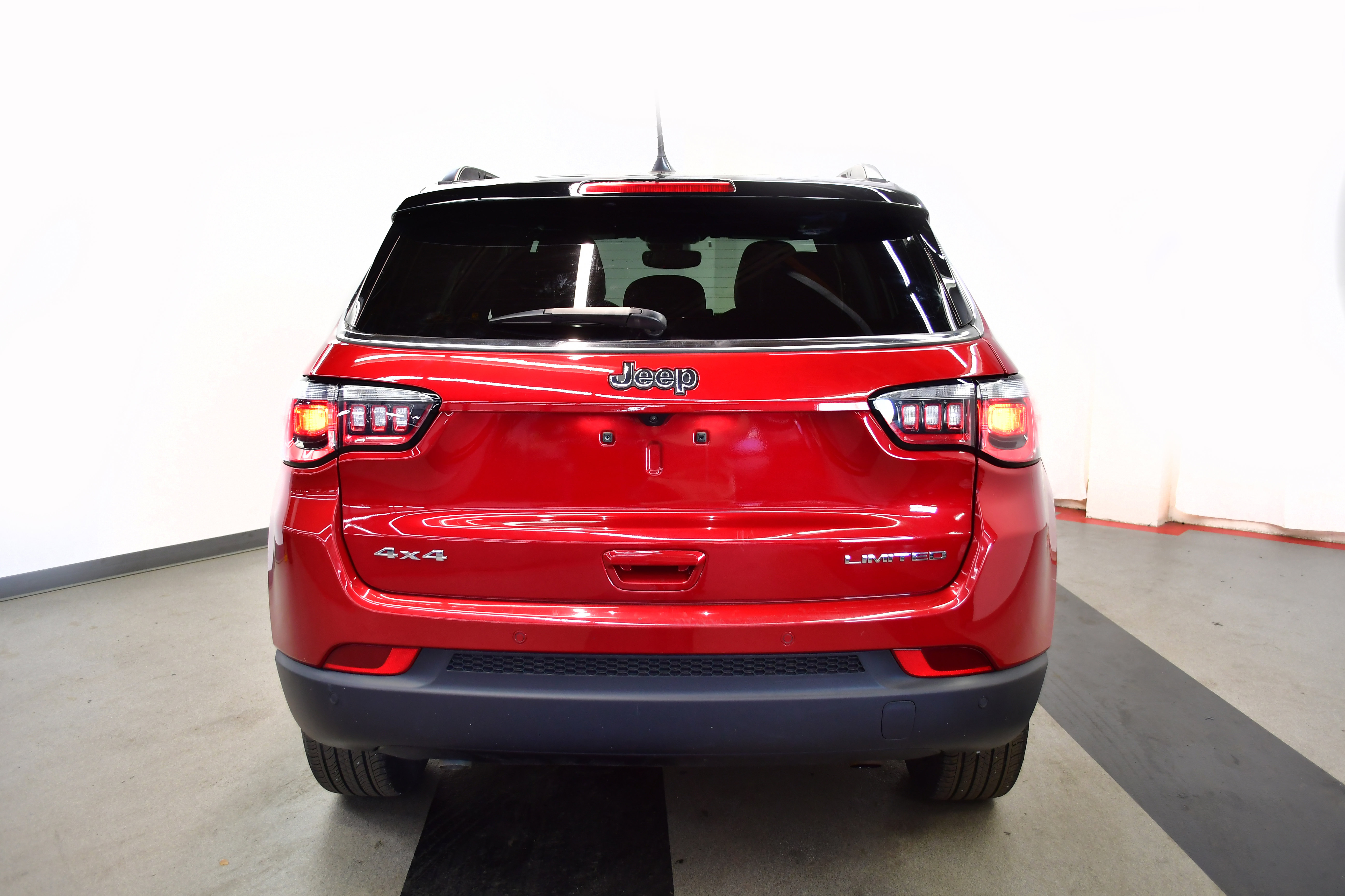 Used 2025 Jeep Compass Limited image 6