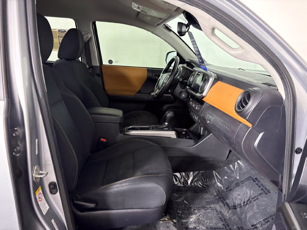 Used 2018 Toyota Tacoma SR5 RWD image 32