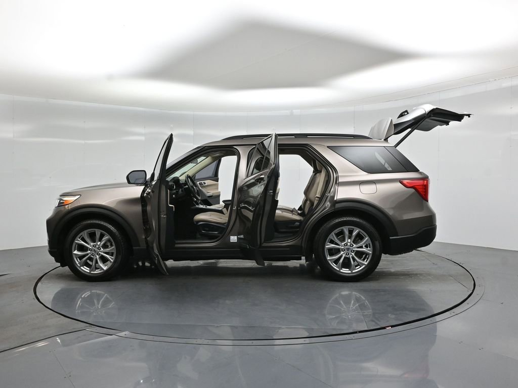Used 2021 Ford Explorer XLT w/ Equipment Group 202A RWD image 34