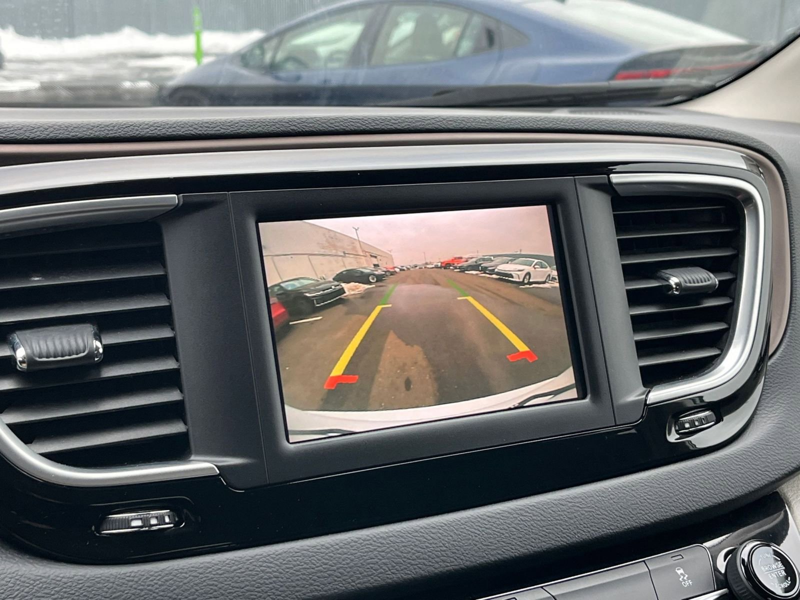 Used 2023 Chrysler Voyager LX image 25