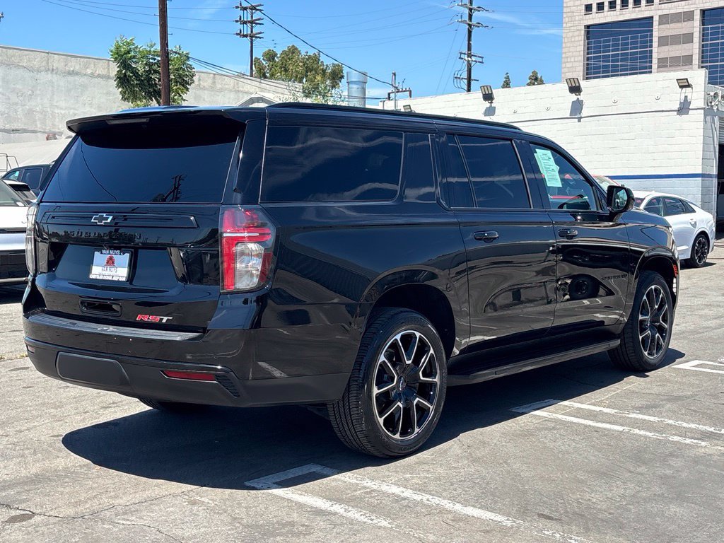 Used 2024 Chevrolet Suburban RST RWD image 3