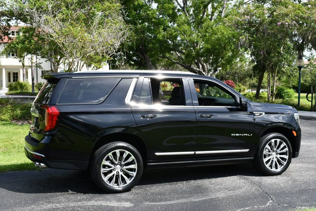 Used 2021 GMC Yukon Denali w/ Denali Premium Package image 6