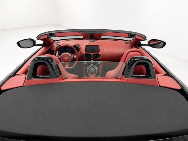 Used 2021 Aston Martin V8 Vantage Roadster RWD image 19