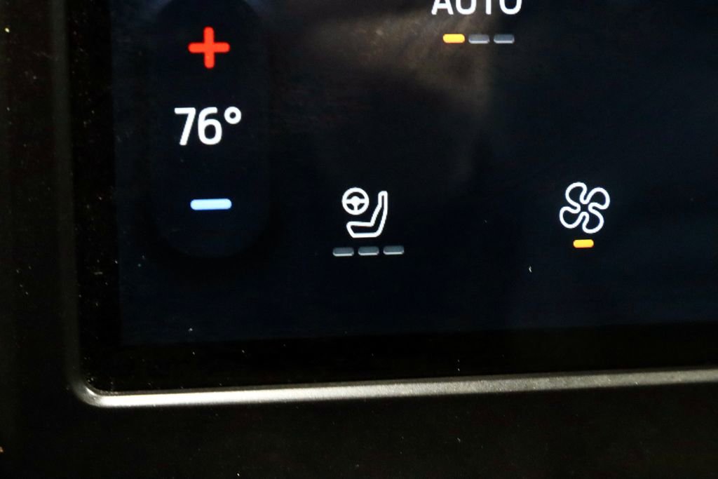 Certified 2024 Ford Edge SEL w/ Convenience Package AWD/4WD image 4