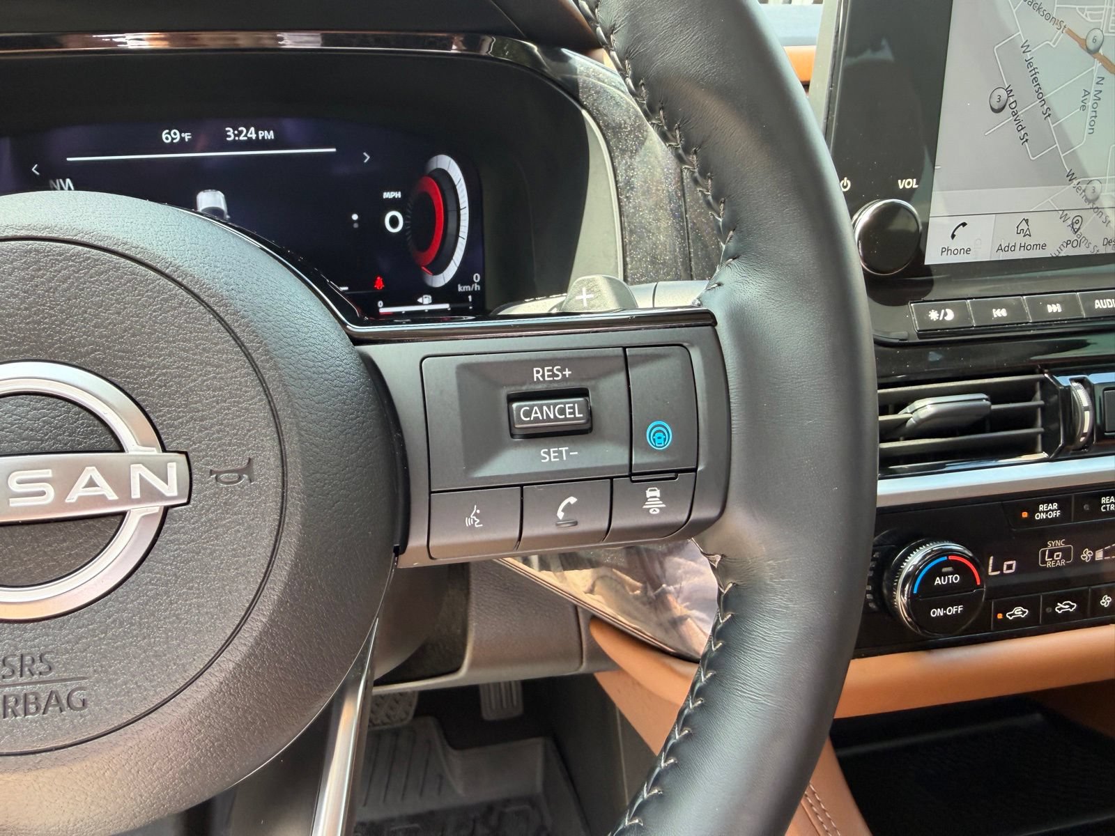Used 2024 Nissan Pathfinder Platinum AWD/4WD image 14