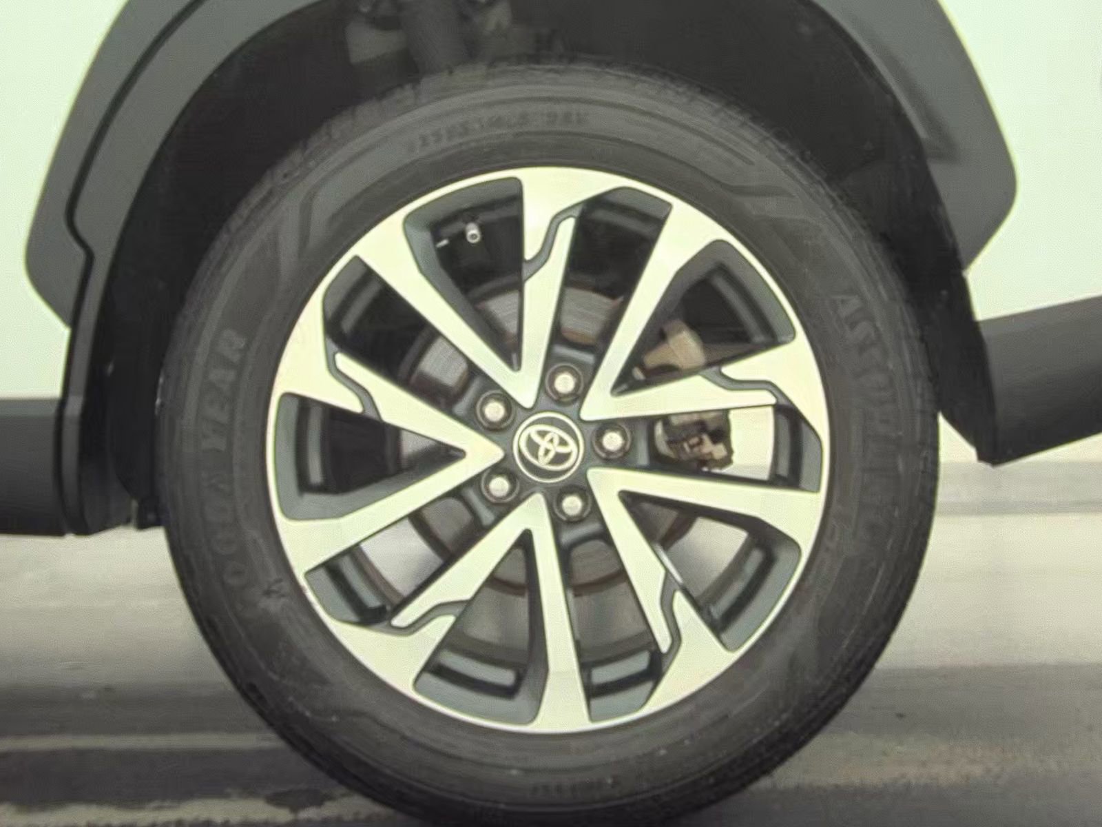 Used 2022 Toyota Corolla Cross XLE w/ Convenience Package image 13