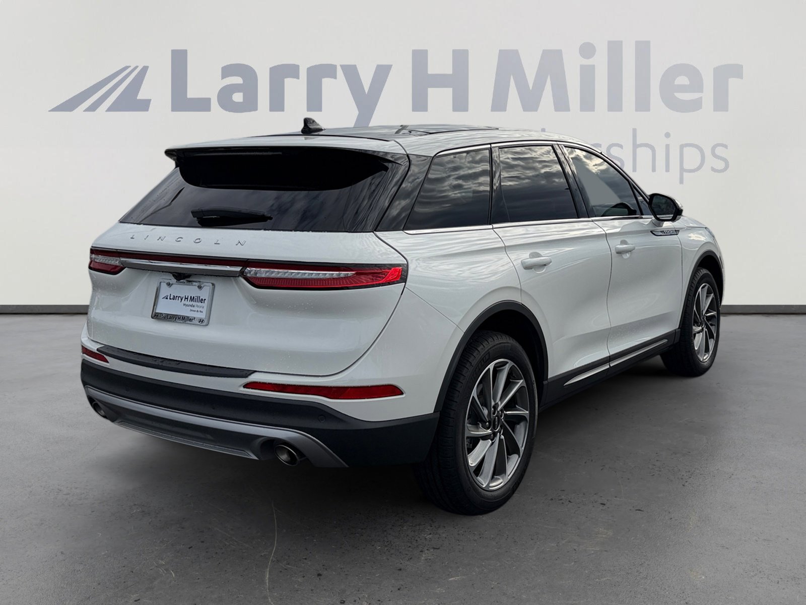 Used 2024 Lincoln Corsair FWD w/ Equipment Group 101A image 5