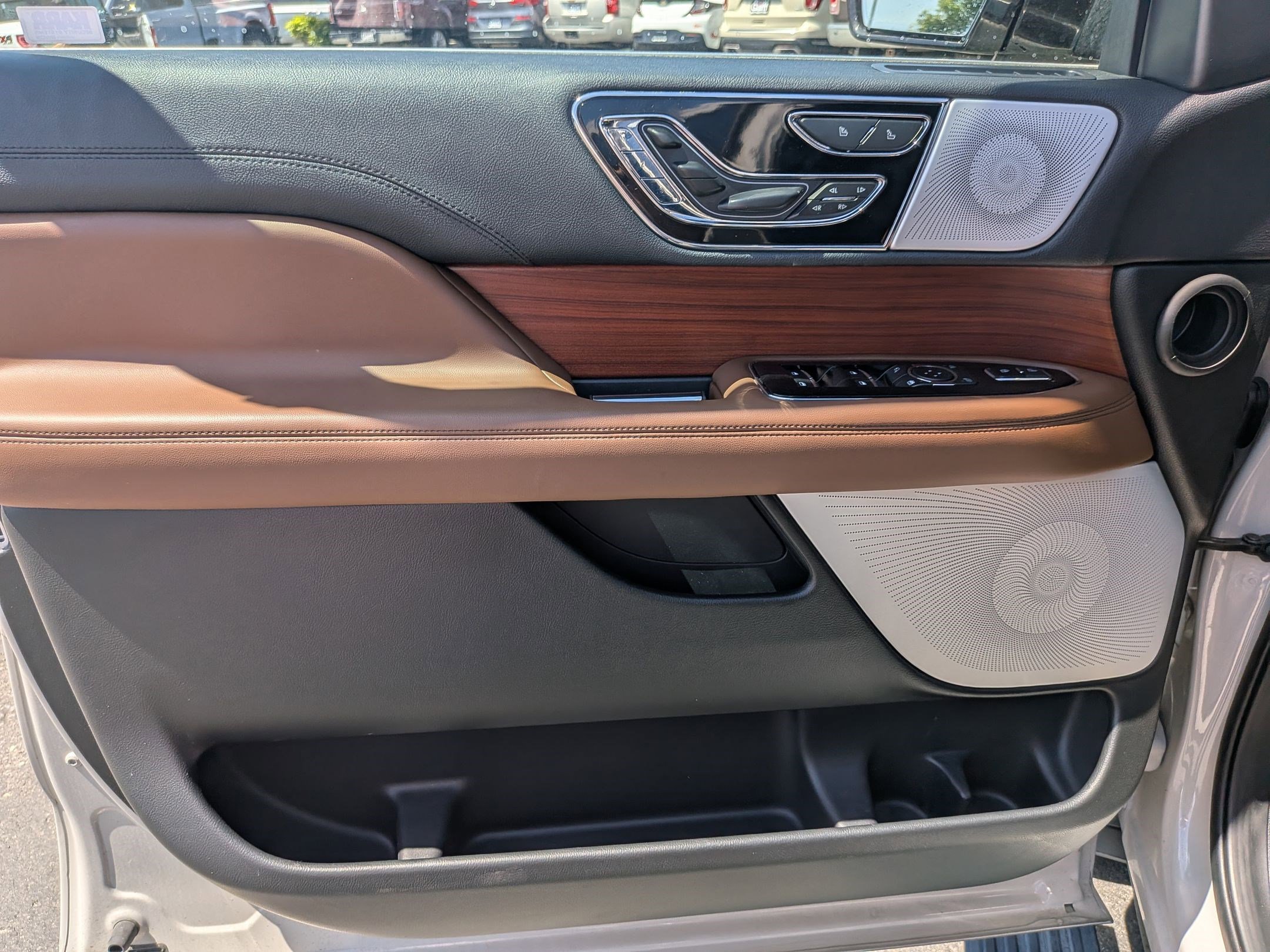 Used 2024 Lincoln Navigator L Reserve AWD/4WD image 15