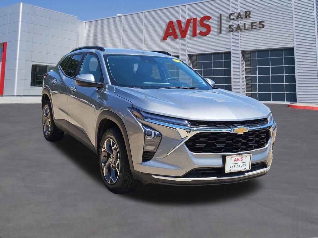 Used 2025 Chevrolet Trax LT w/ LT Convenience Package FWD image 13