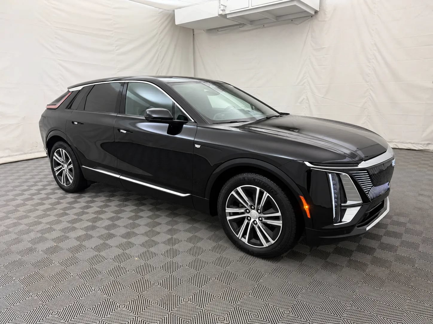 Used 2024 Cadillac Lyriq Tech w/ Driver Assist Package AWD/4WD image 4