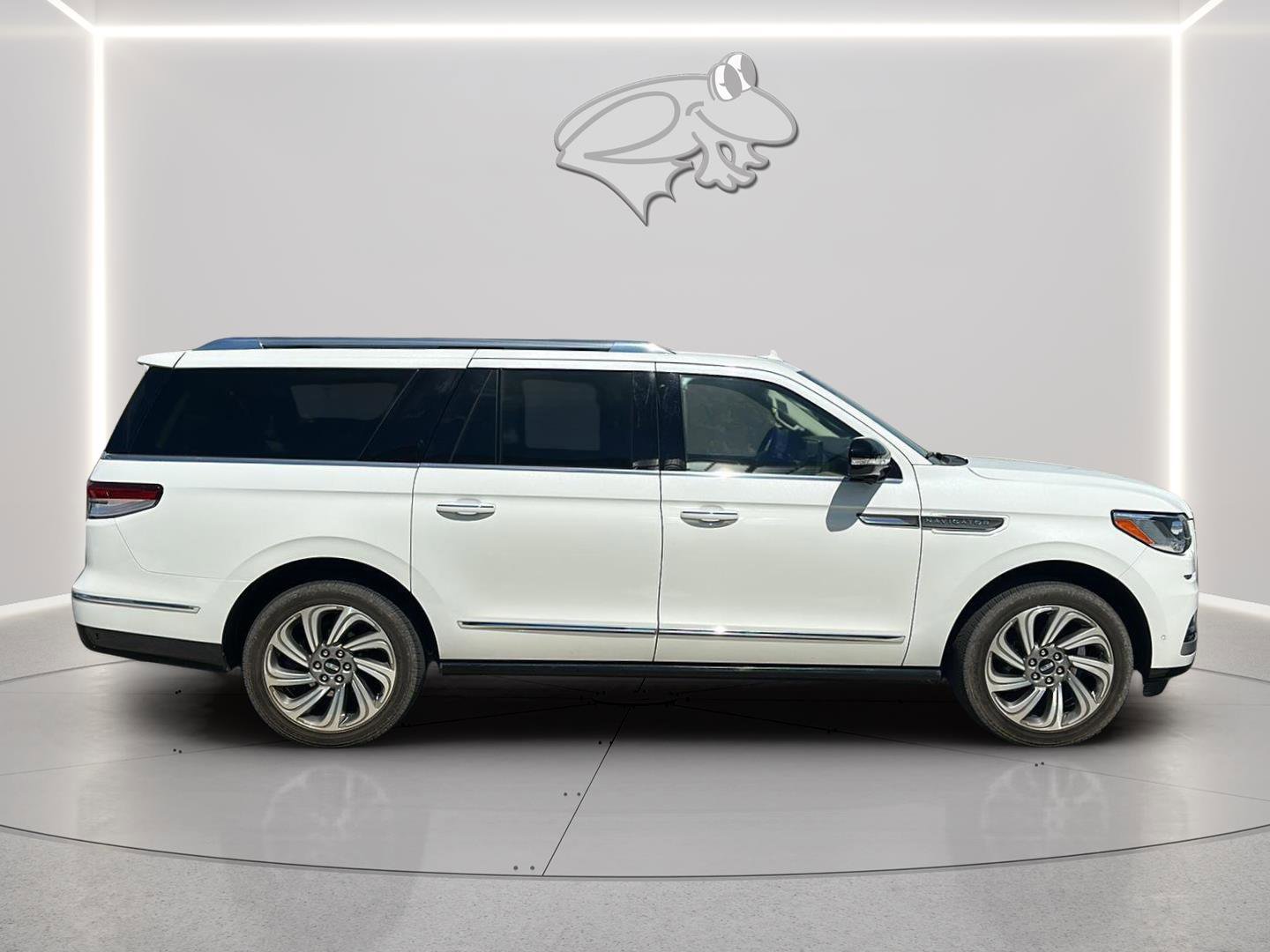 Used 2022 Lincoln Navigator L Reserve AWD/4WD image 6