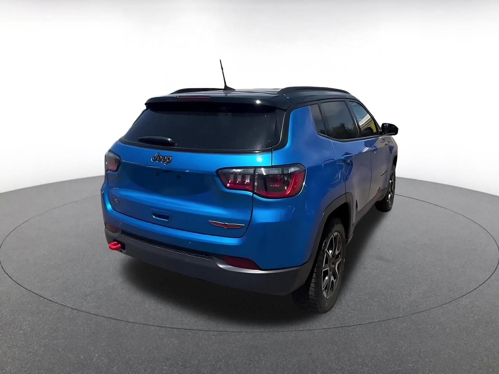 Used 2025 Jeep Compass Trailhawk AWD/4WD image 15