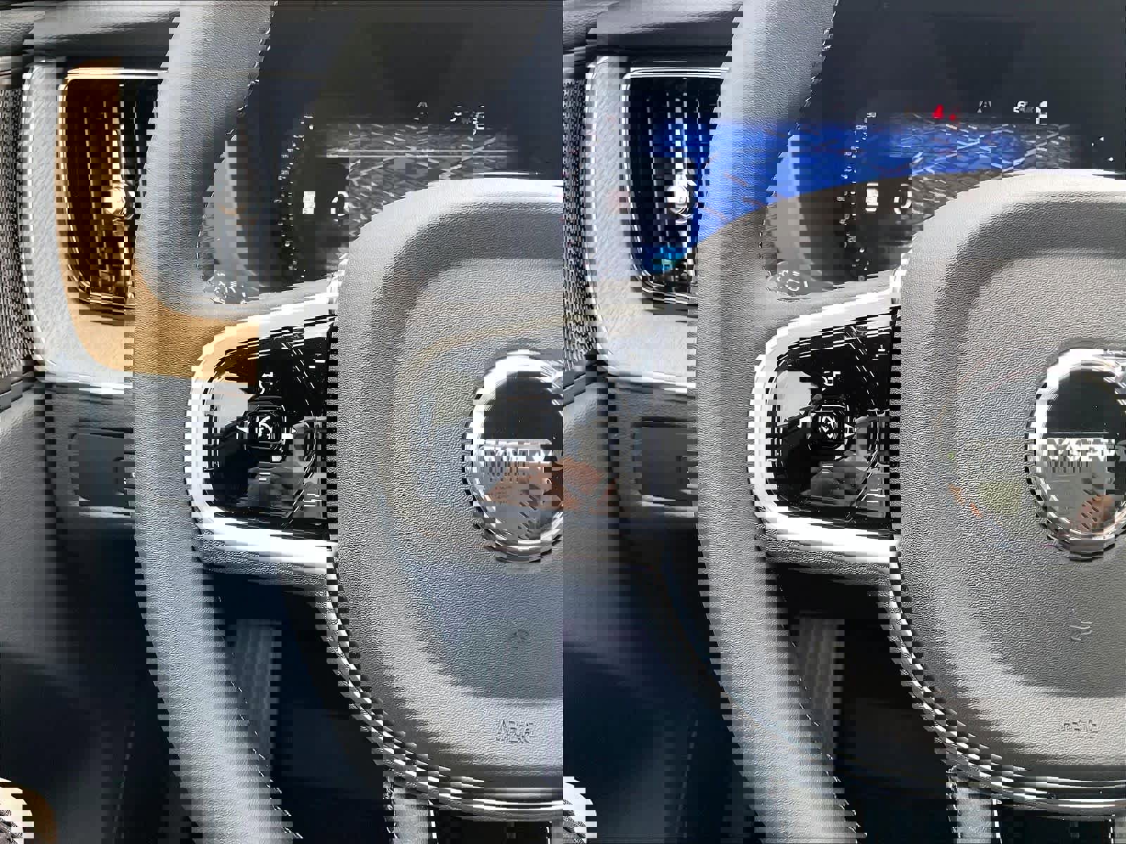 New 2026 Volvo XC60 T8 Plus w/ Protection Package Premier image 17