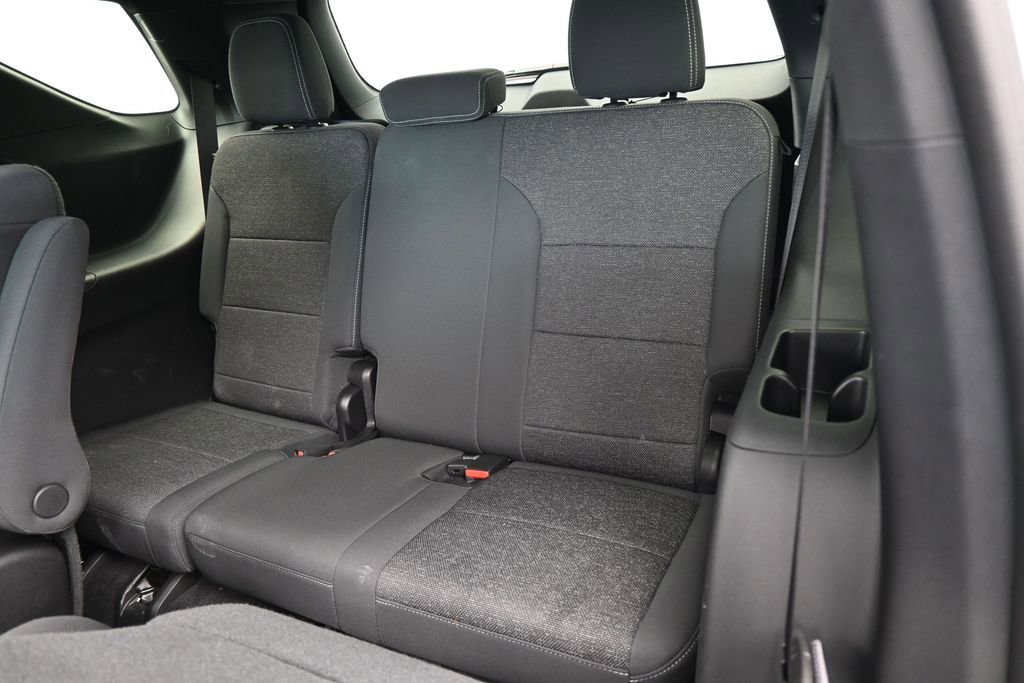 Used 2025 Chevrolet Traverse LT FWD image 32