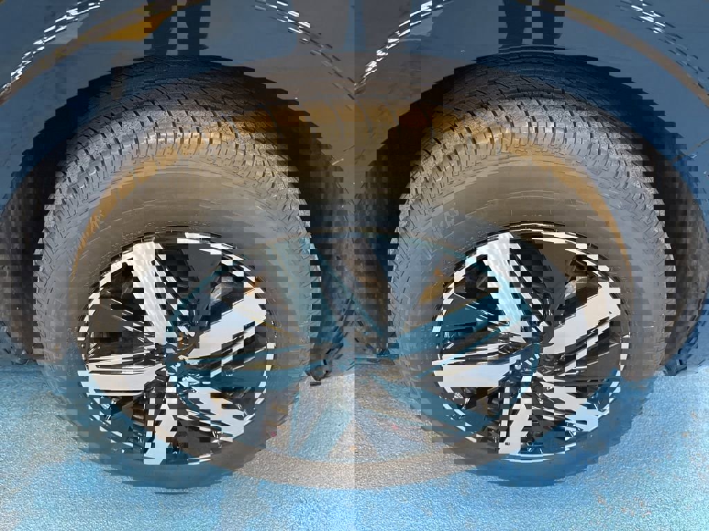 Used 2021 Kia Sorento S w/ Panoramic Sunroof Package image 3