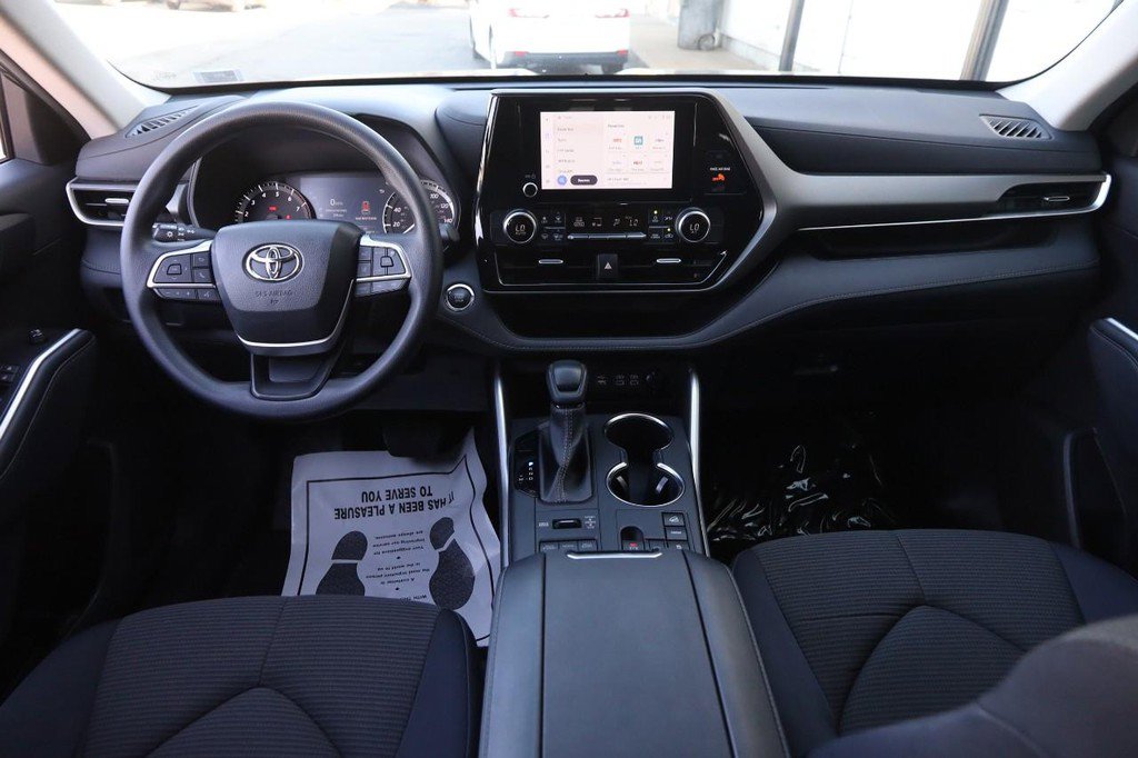 Used 2023 Toyota Highlander L AWD/4WD image 21