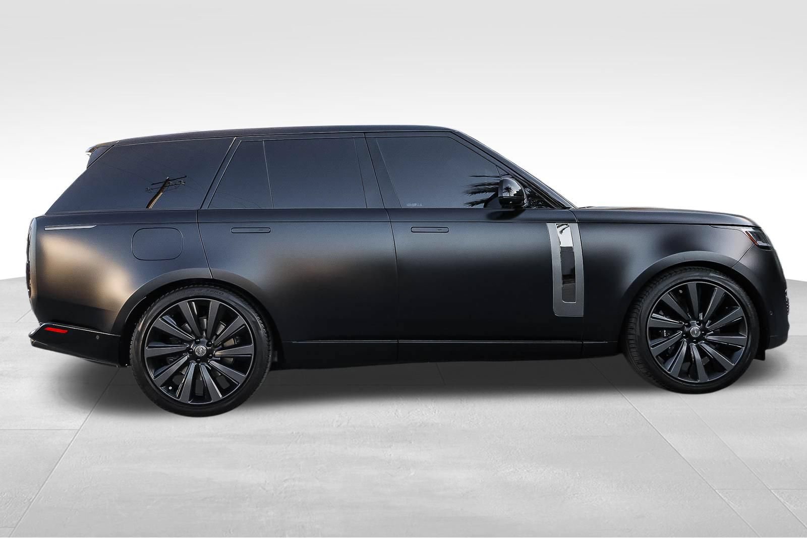 Certified 2024 Land Rover Range Rover SV AWD/4WD image 4