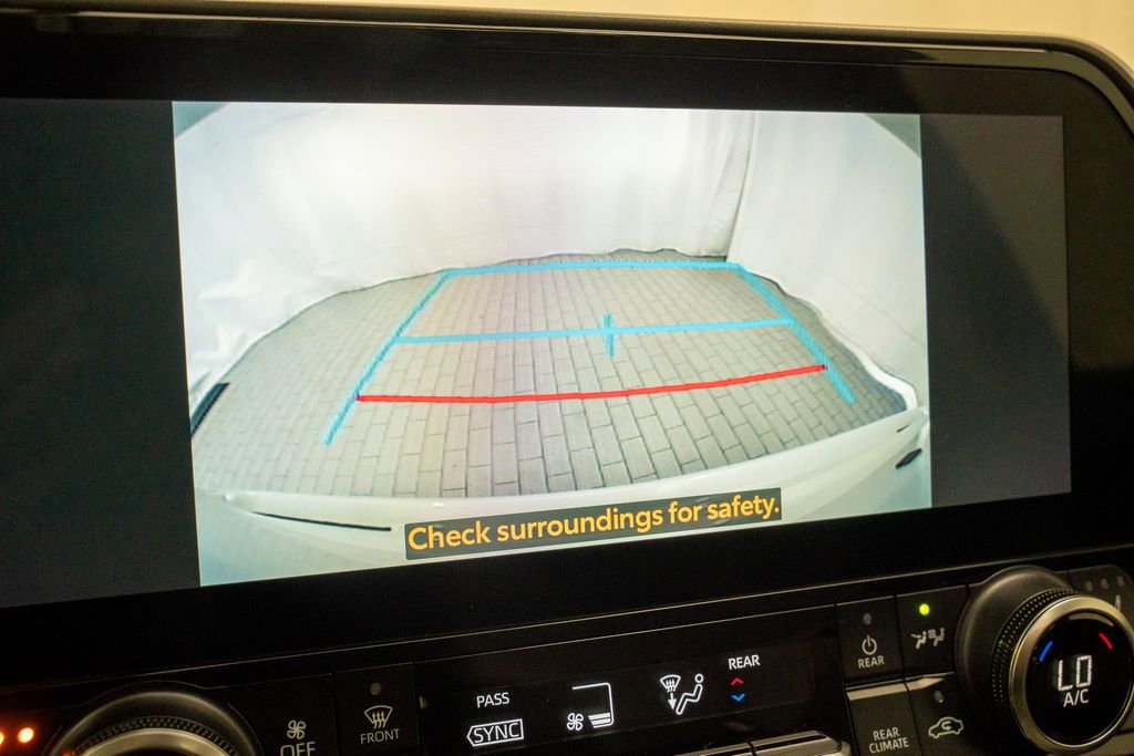 Used 2024 Toyota Highlander XLE image 16