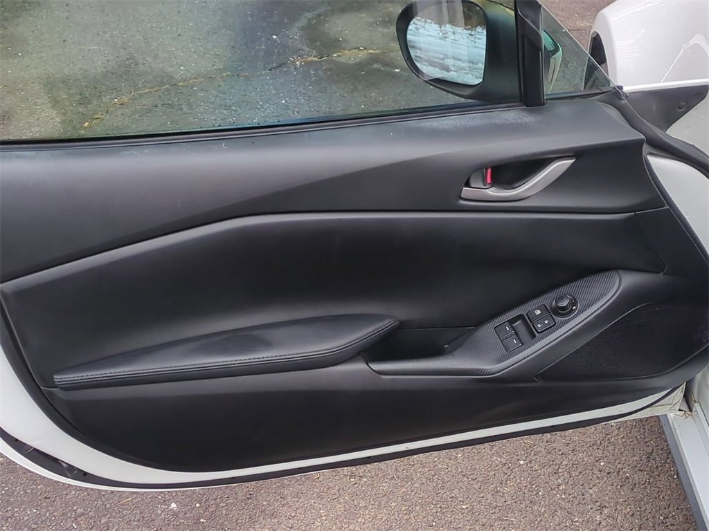 Used 2020 MAZDA MX-5 Miata Sport image 11