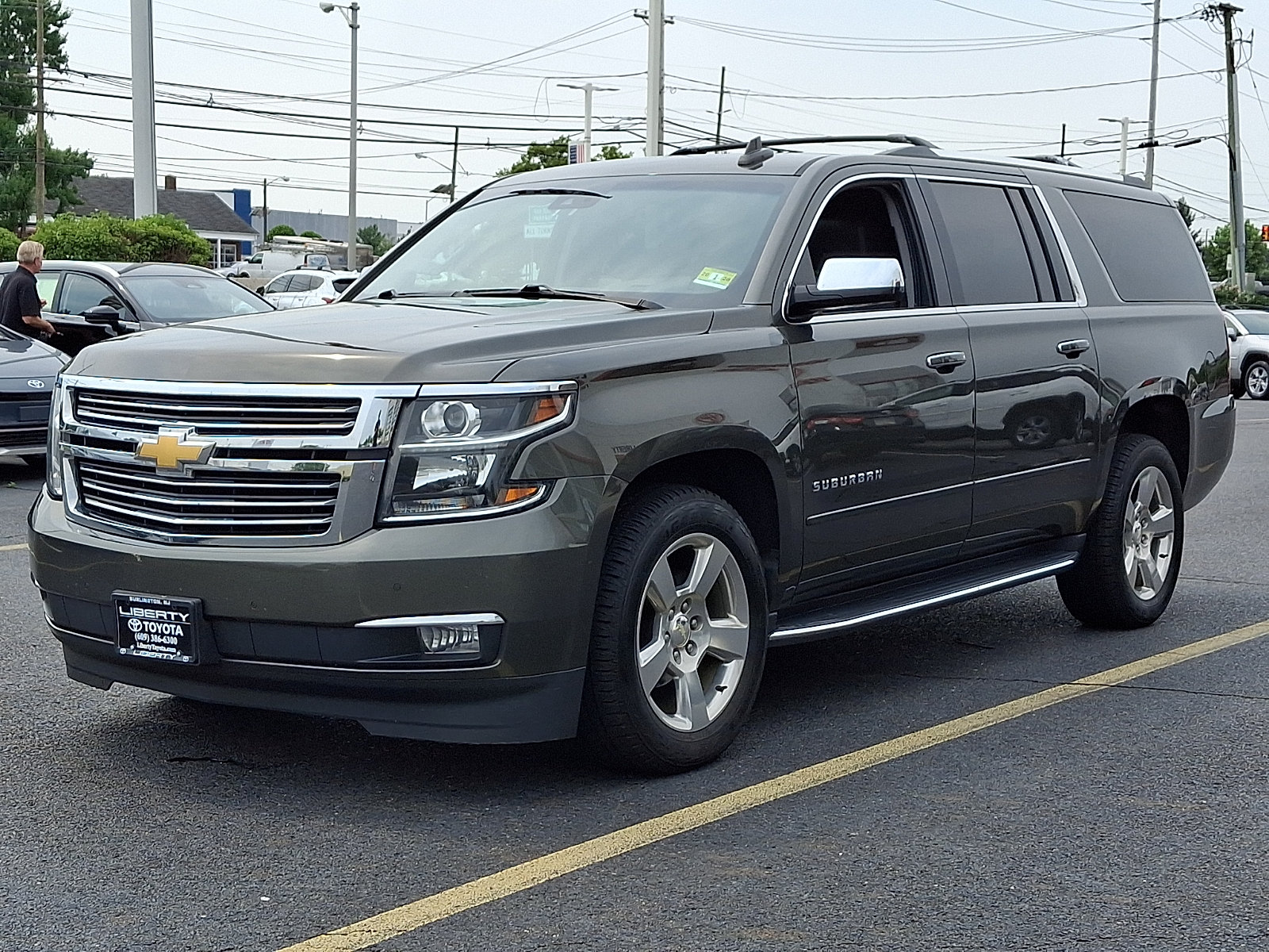 Used 2019 Chevrolet Suburban Premier AWD/4WD image 3