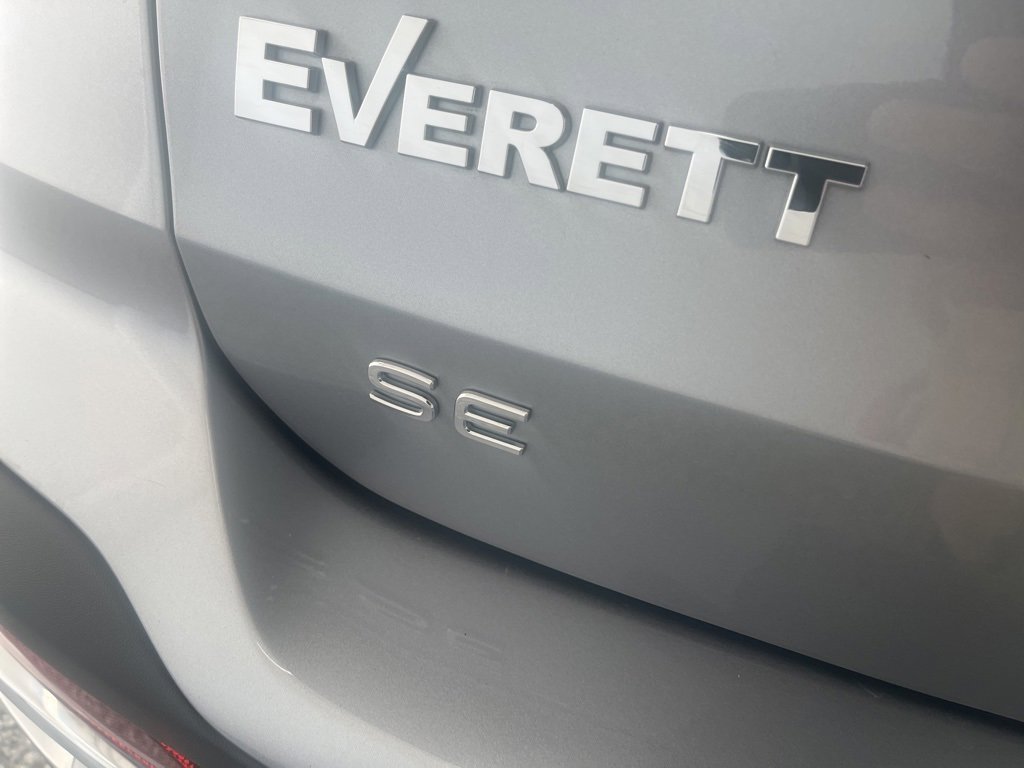 Certified 2025 Volkswagen Taos SE image 5