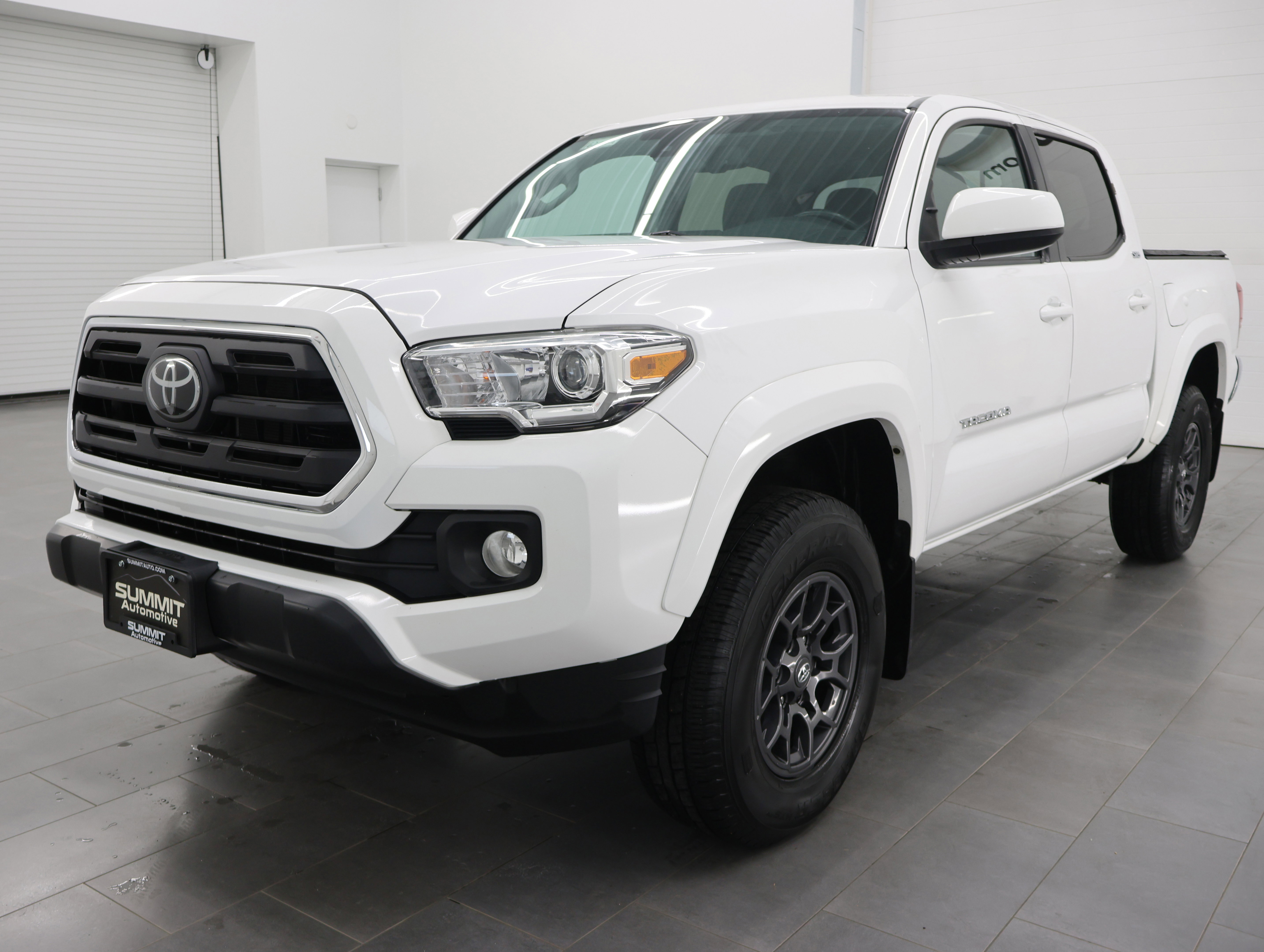 Used 2018 Toyota Tacoma SR5 AWD/4WD image 7