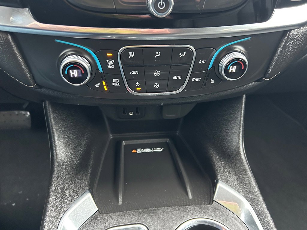 Used 2023 Chevrolet Traverse LT image 47