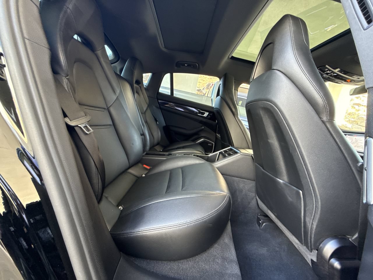 Used 2019 Porsche Panamera 4 w/ Premium Package Plus AWD/4WD image 28