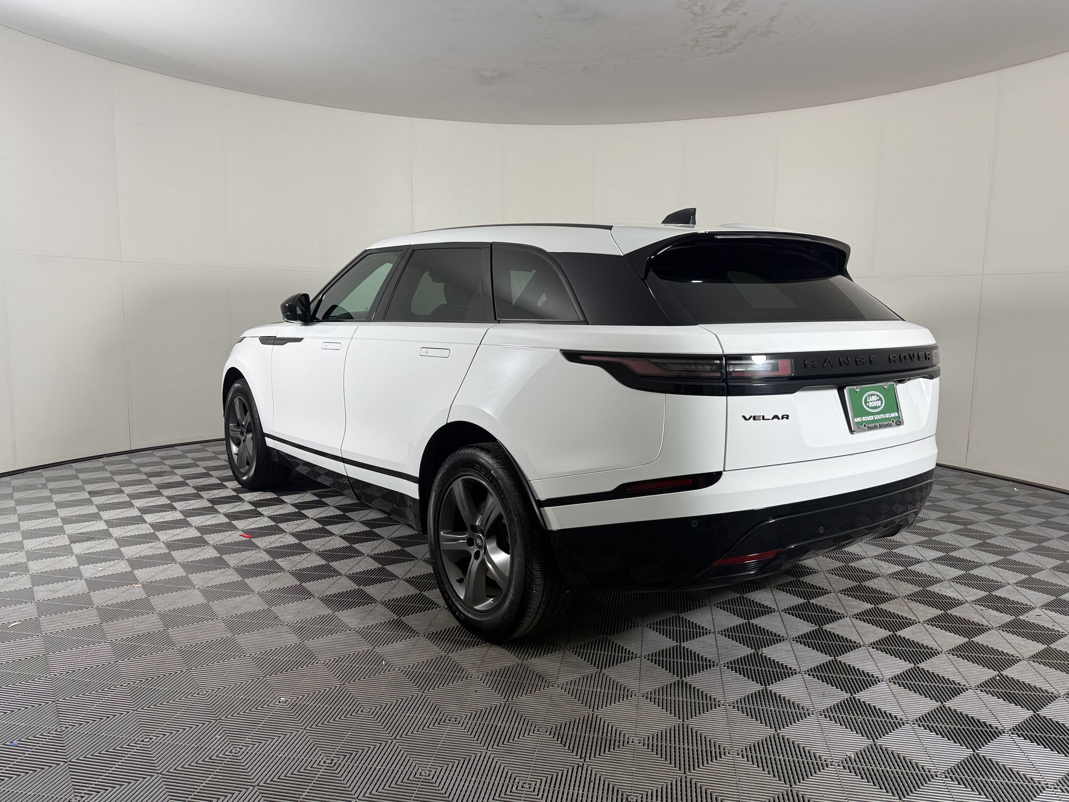 Used 2025 Land Rover Range Rover Velar Dynamic SE AWD/4WD image 3