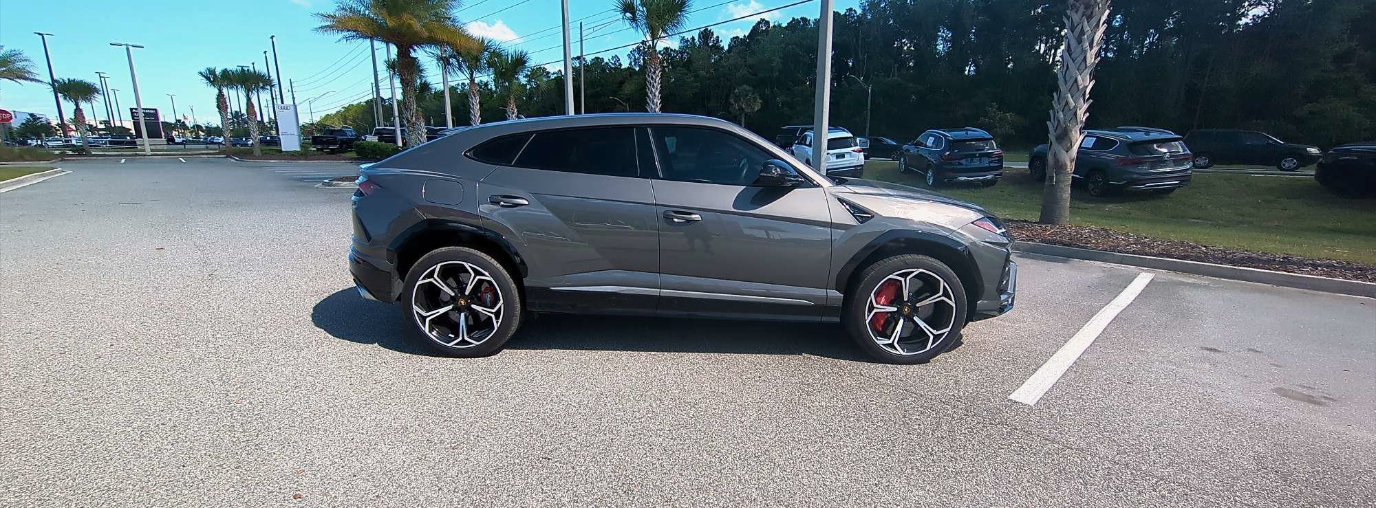 Used 2021 Lamborghini Urus AWD/4WD image 37