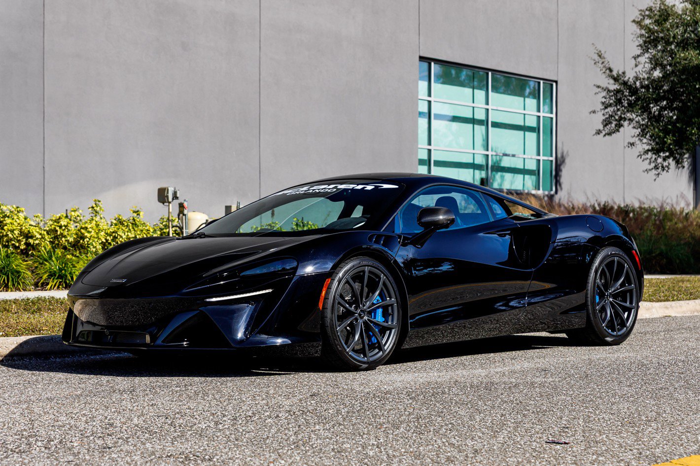 Used 2023 McLaren Artura image 21