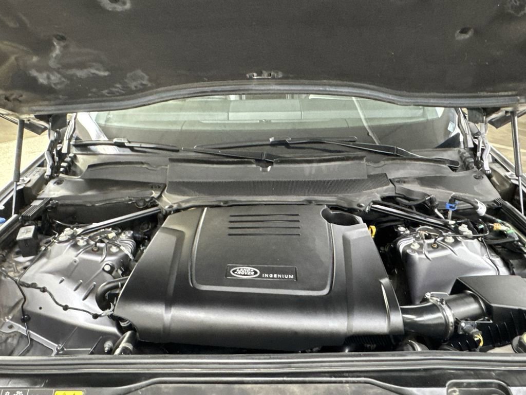 Used 2024 Land Rover Discovery S image 34