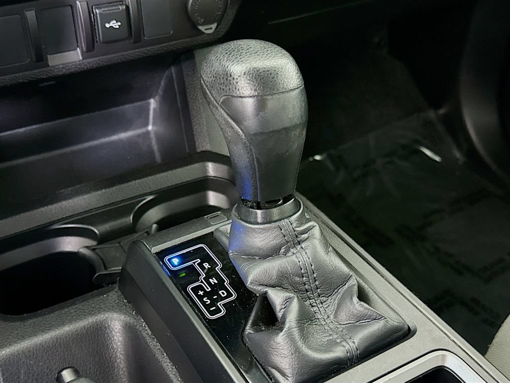 Used 2022 Toyota Tacoma SR AWD/4WD image 8