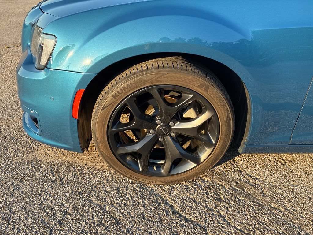 Used 2023 Chrysler 300 Touring L w/ Popular Equipment Group RWD image 10