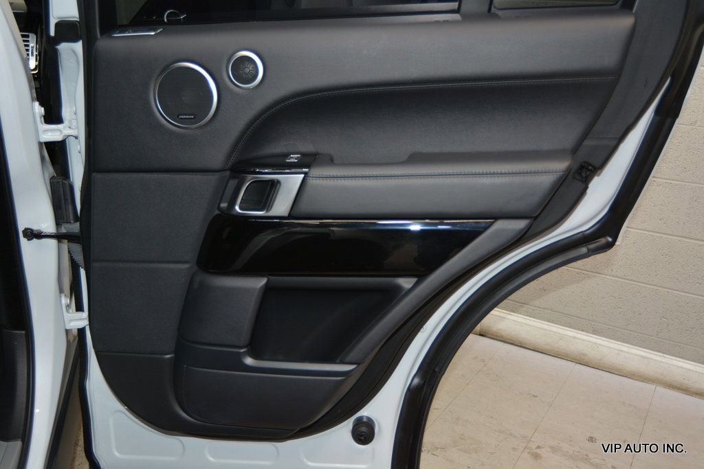 Used 2016 Land Rover Range Rover HSE image 10