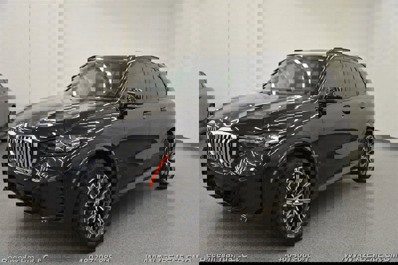 Used 2024 BMW X5 xDrive40i w/ M Sport Package image 3