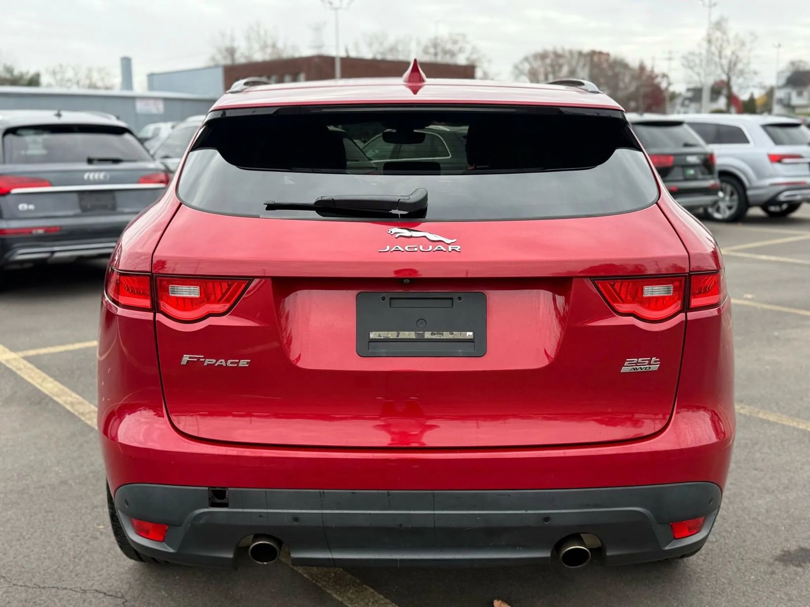 Used 2019 Jaguar F-PACE Premium image 4
