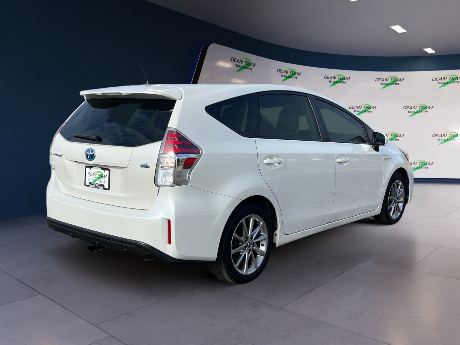 Used 2017 Toyota Prius V Five image 9