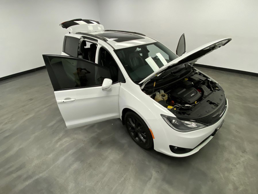 Used 2018 Chrysler Pacifica Limited w/ S Appearance Package FWD image 56