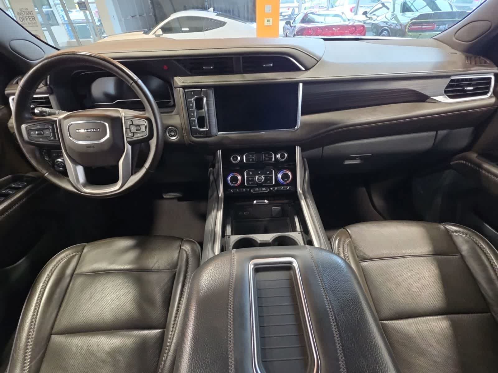 Used 2023 GMC Yukon XL Denali AWD/4WD image 32