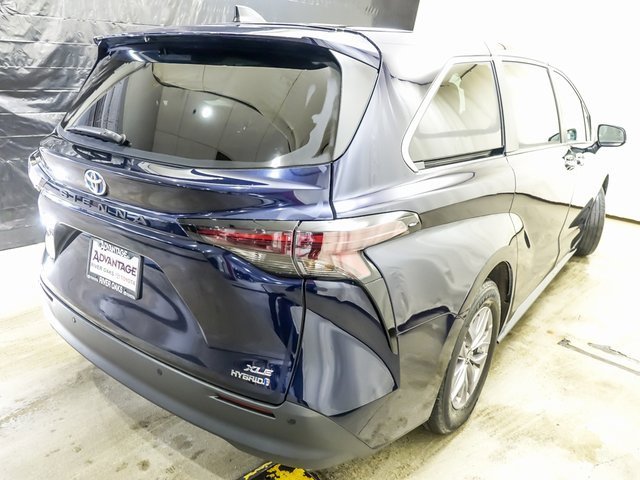 Certified 2024 Toyota Sienna XLE image 7