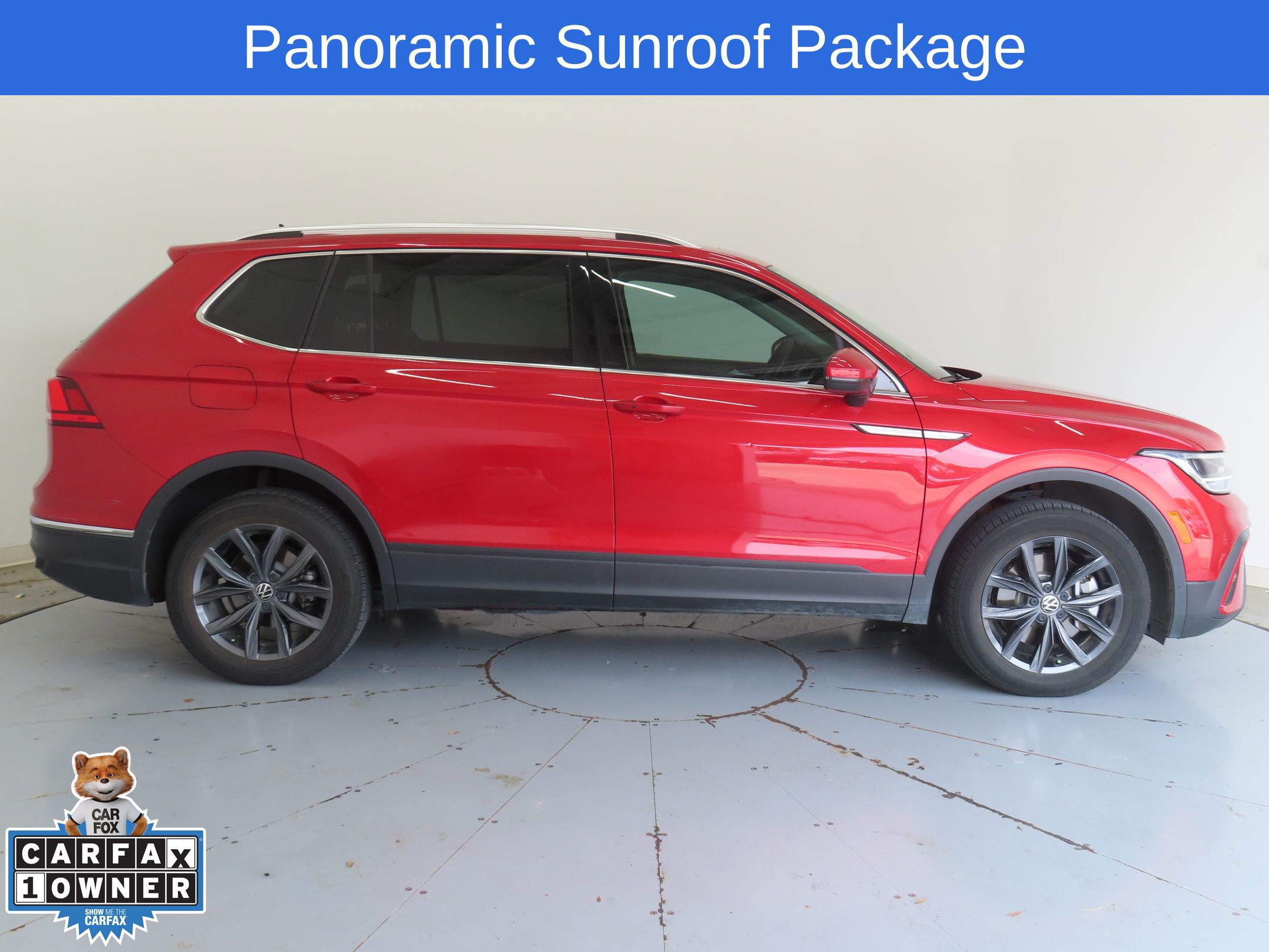 Used 2023 Volkswagen Tiguan SE w/ Panoramic Sunroof Package FWD image 2
