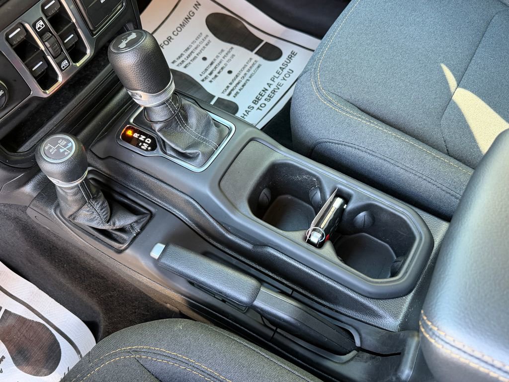 Used 2025 Jeep Wrangler Unlimited Sahara w/ Safety Group image 28