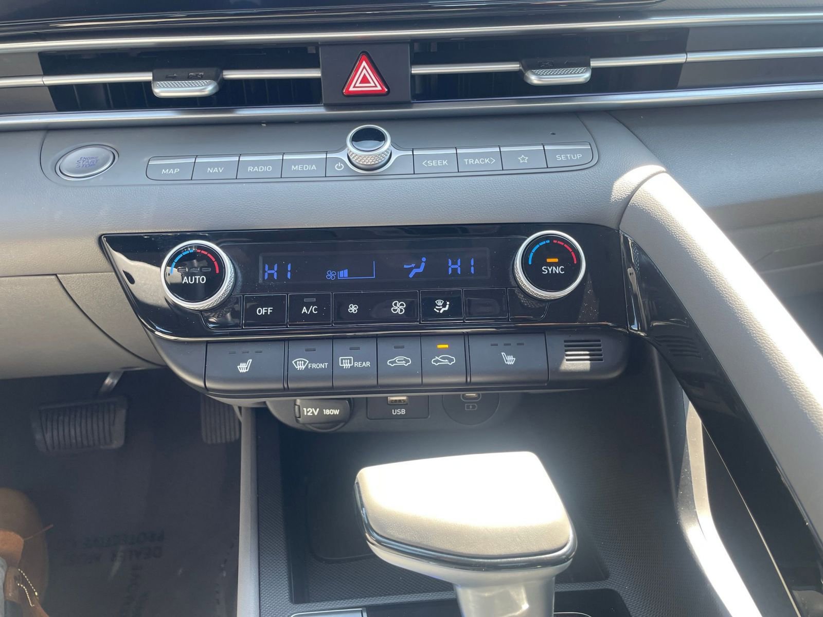 Used 2025 Hyundai Elantra SEL image 17