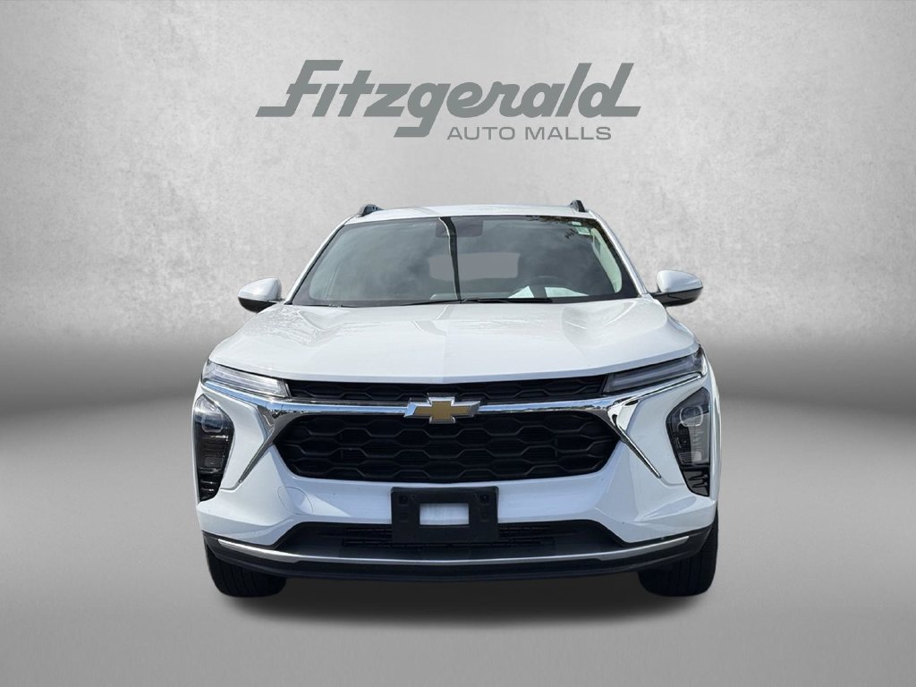 Used 2025 Chevrolet Trax LT FWD image 8