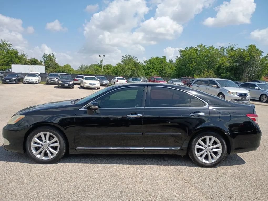 Used 2011 Lexus ES 350 FWD image 2