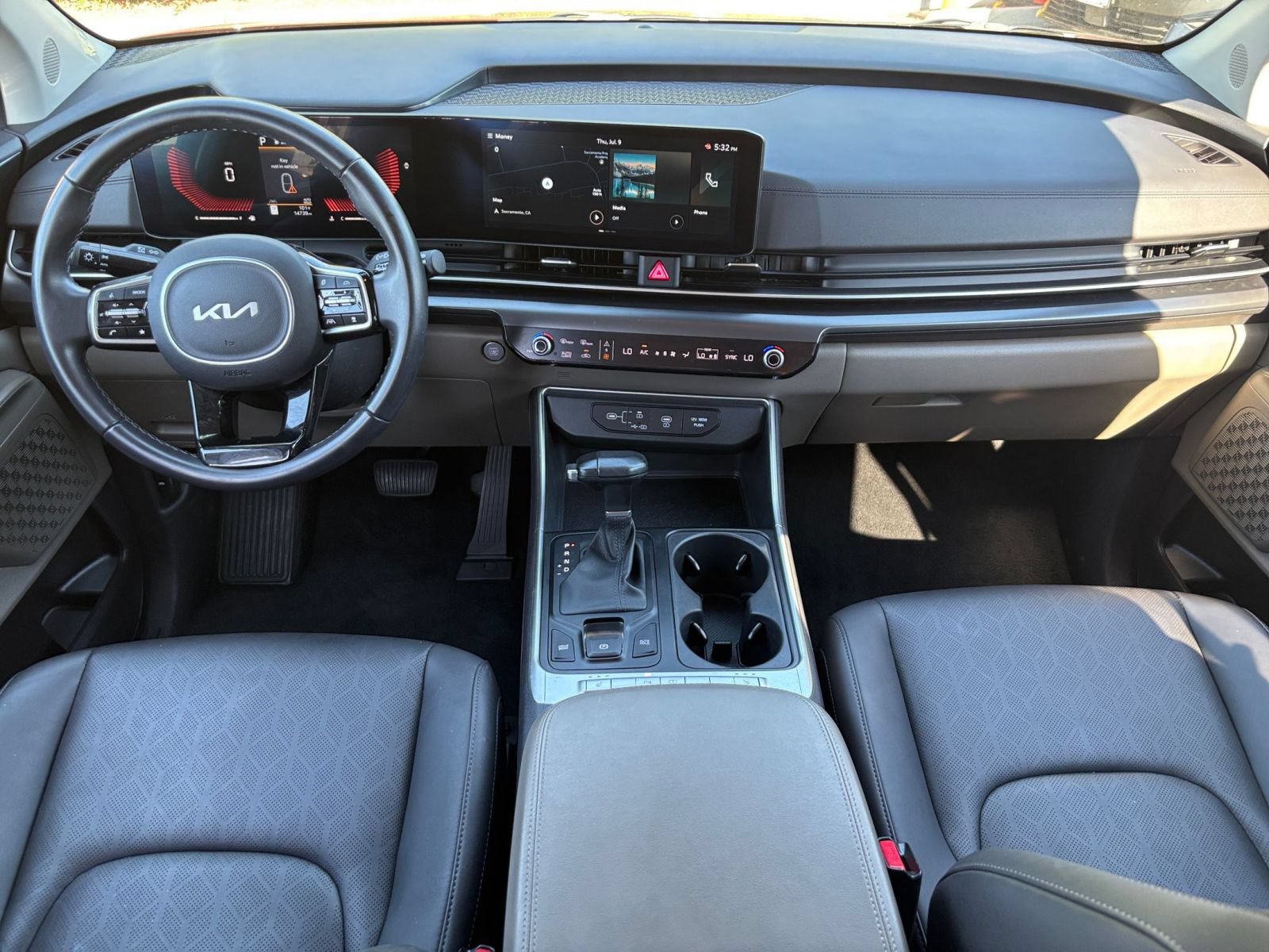 Used 2026 Kia Carnival FWD image 35